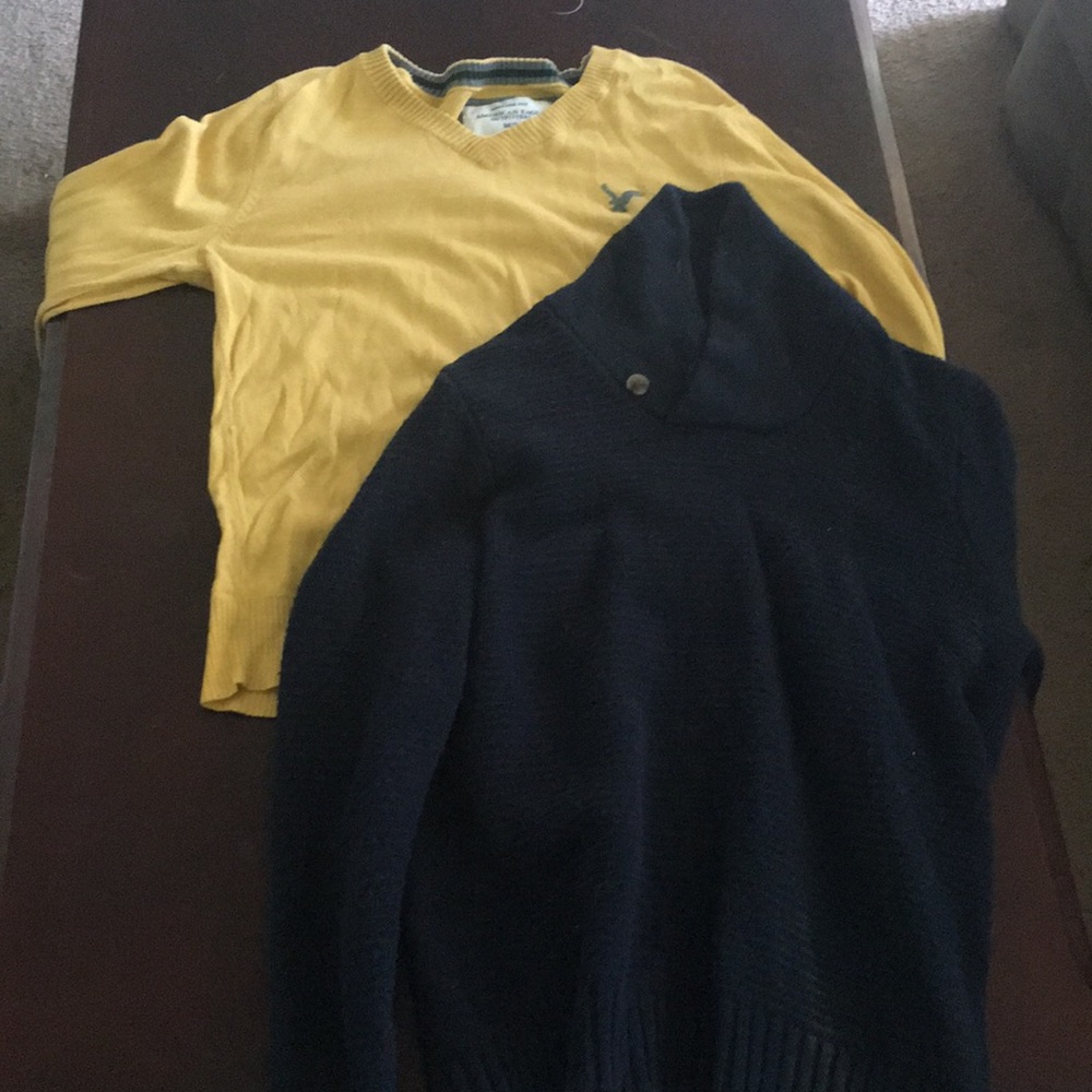 (2) Men's Medium Sweaters - Yellow & Blue